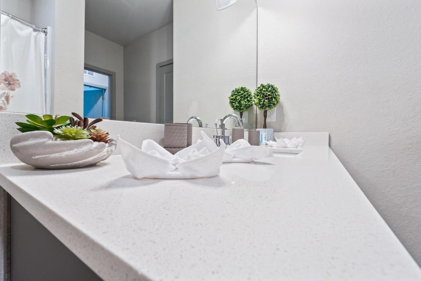 Tropicana Field 2 Bed In Dwtwn With Free Parking Daire St. Petersburg Dış mekan fotoğraf